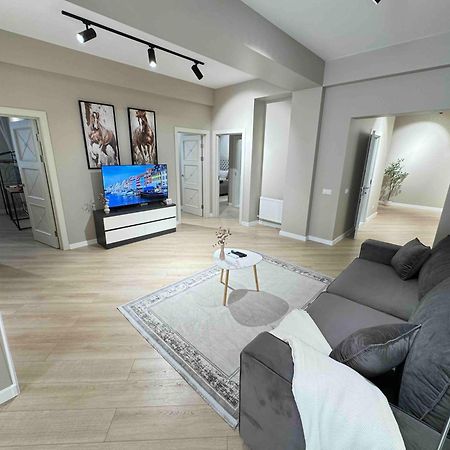 Rentnow Modern Business Apartment With 3 Bedrooms In Centre Кишинев Екстериор снимка