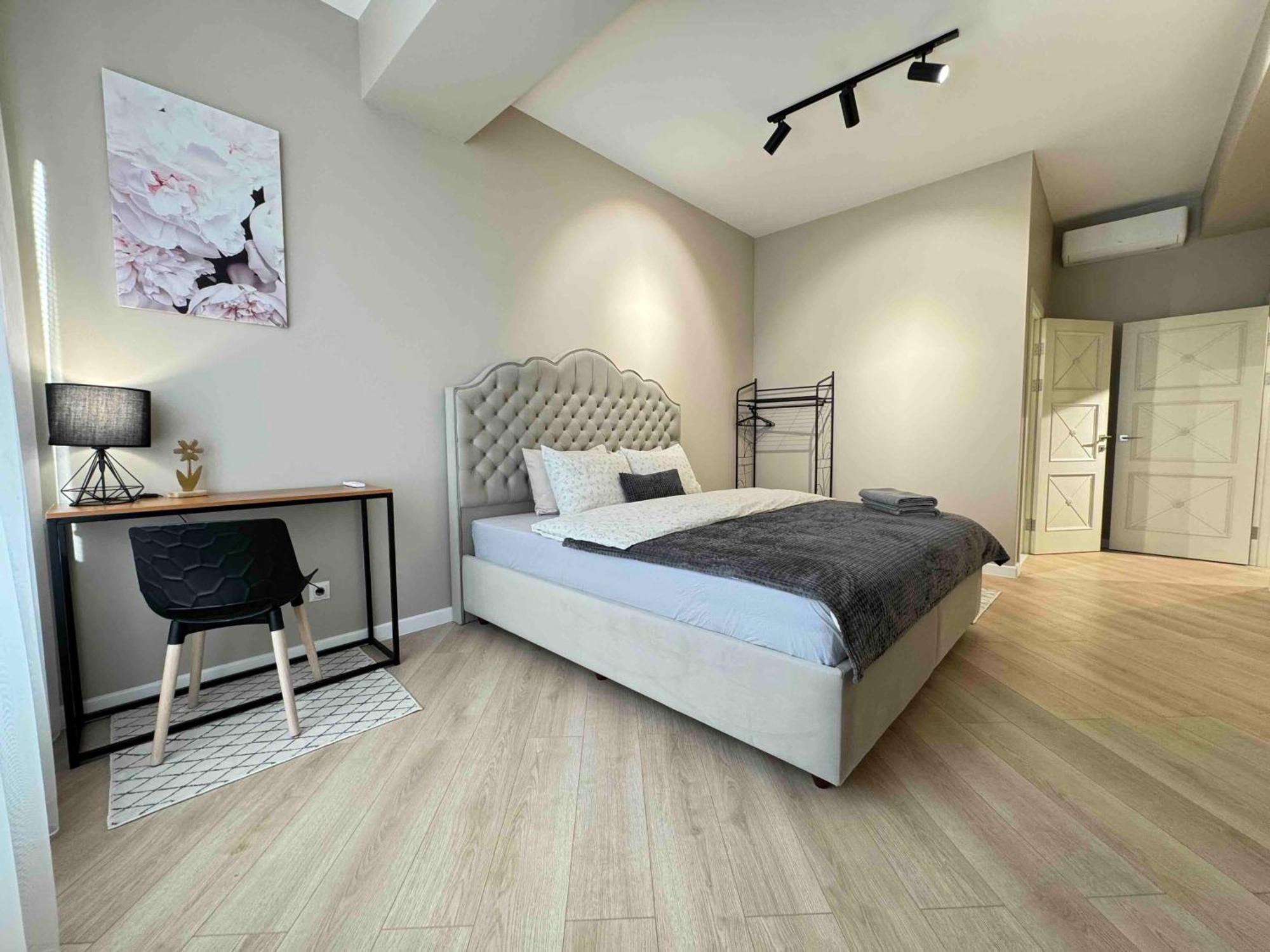 Rentnow Modern Business Apartment With 3 Bedrooms In Centre Кишинев Екстериор снимка