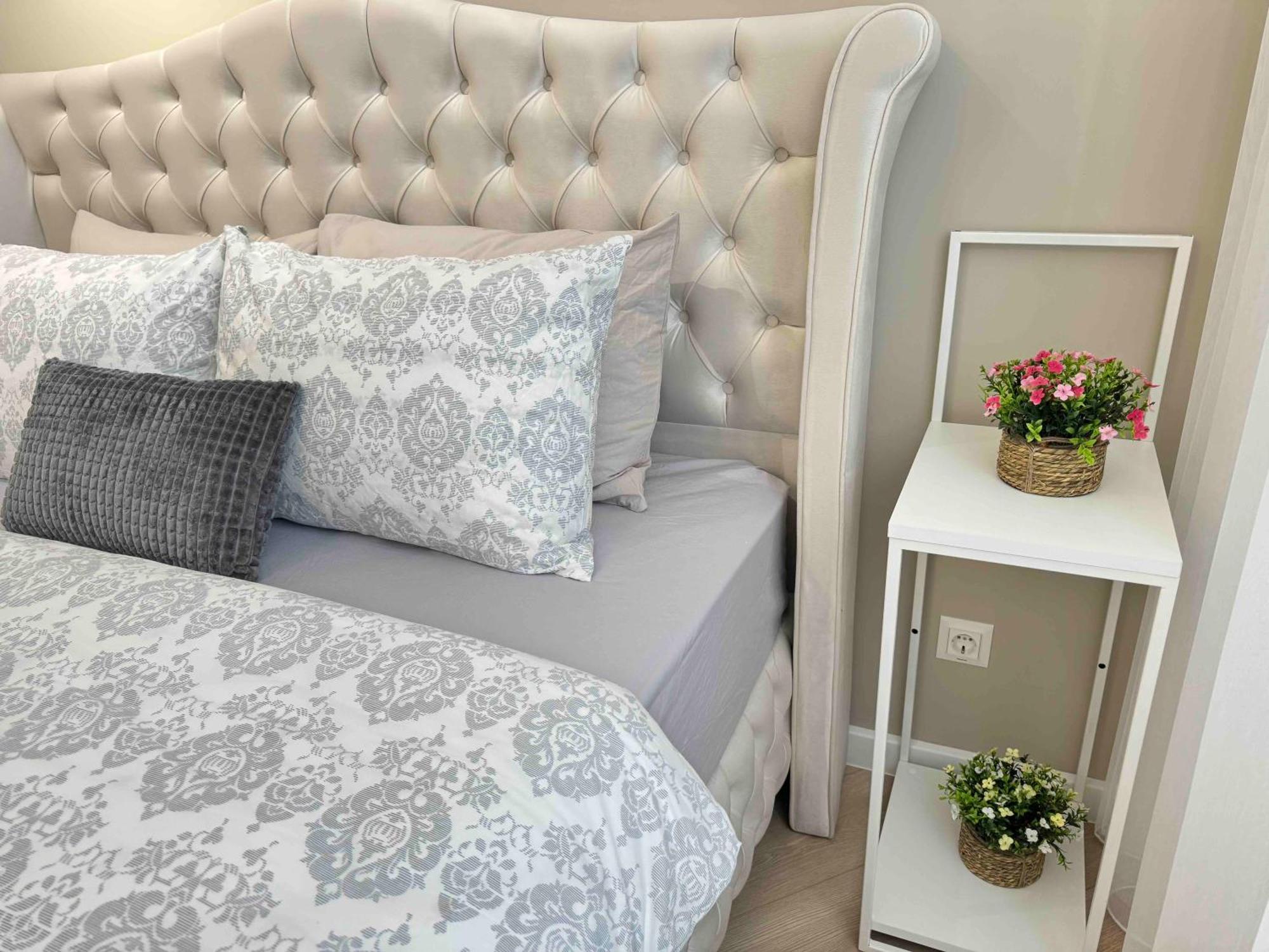 Rentnow Modern Business Apartment With 3 Bedrooms In Centre Кишинев Екстериор снимка