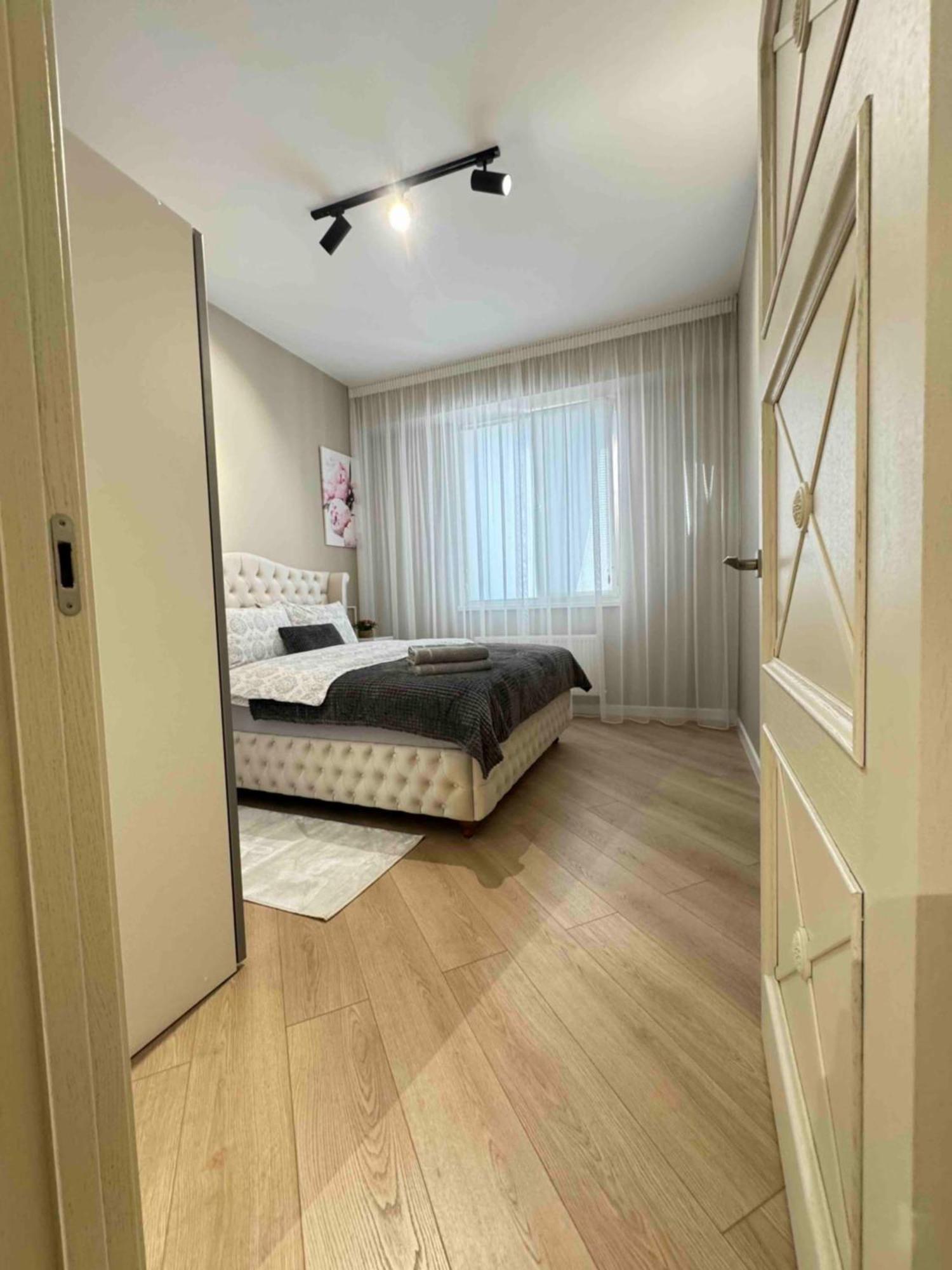 Rentnow Modern Business Apartment With 3 Bedrooms In Centre Кишинев Екстериор снимка
