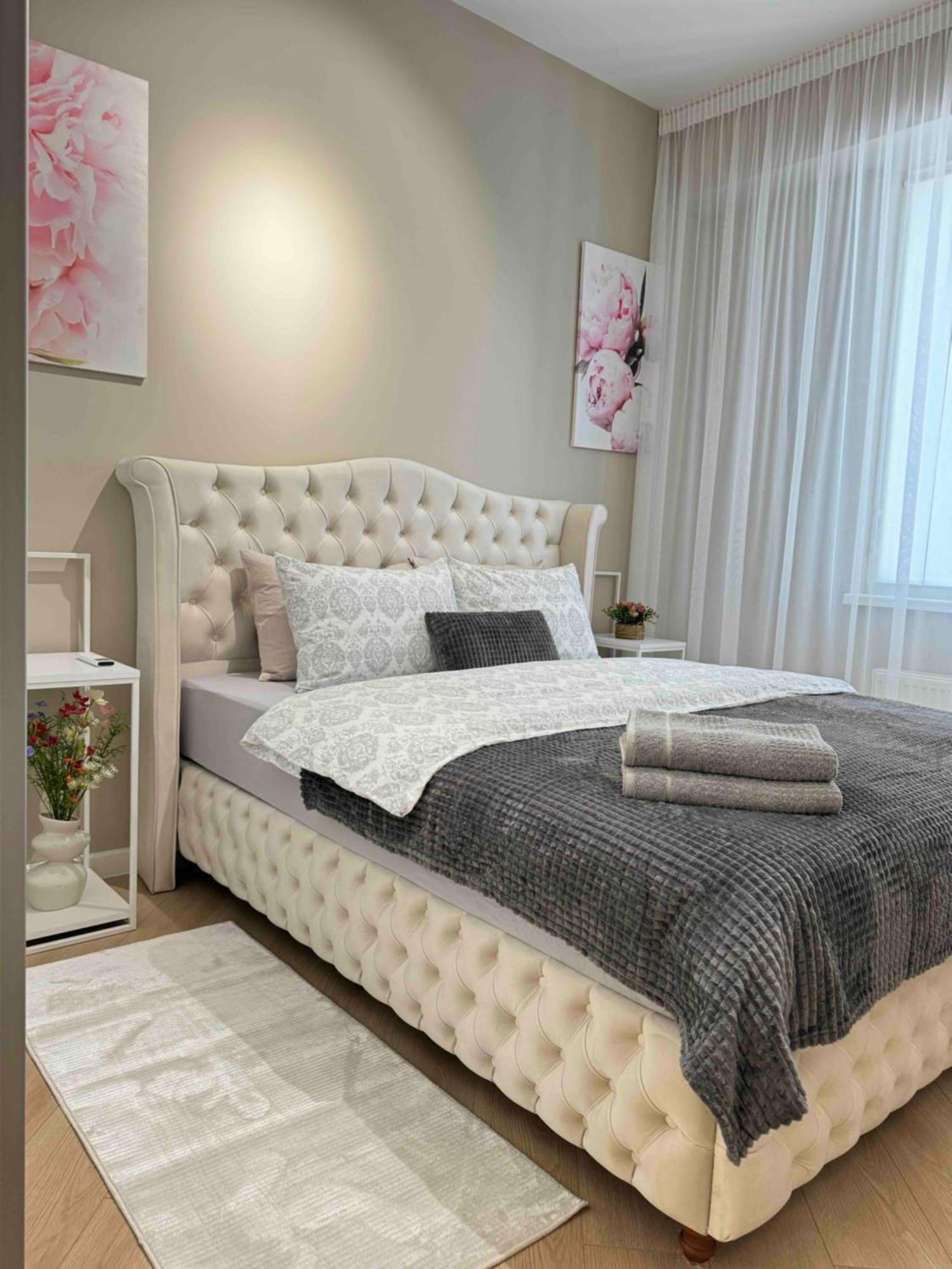 Rentnow Modern Business Apartment With 3 Bedrooms In Centre Кишинев Екстериор снимка