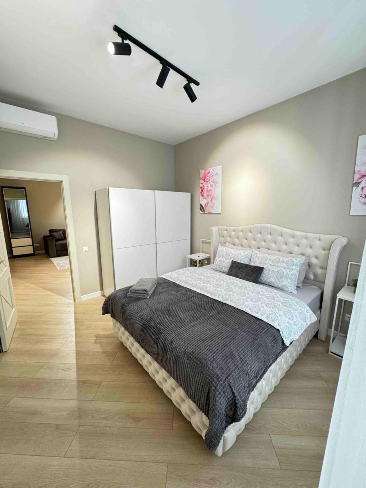 Rentnow Modern Business Apartment With 3 Bedrooms In Centre Кишинев Екстериор снимка