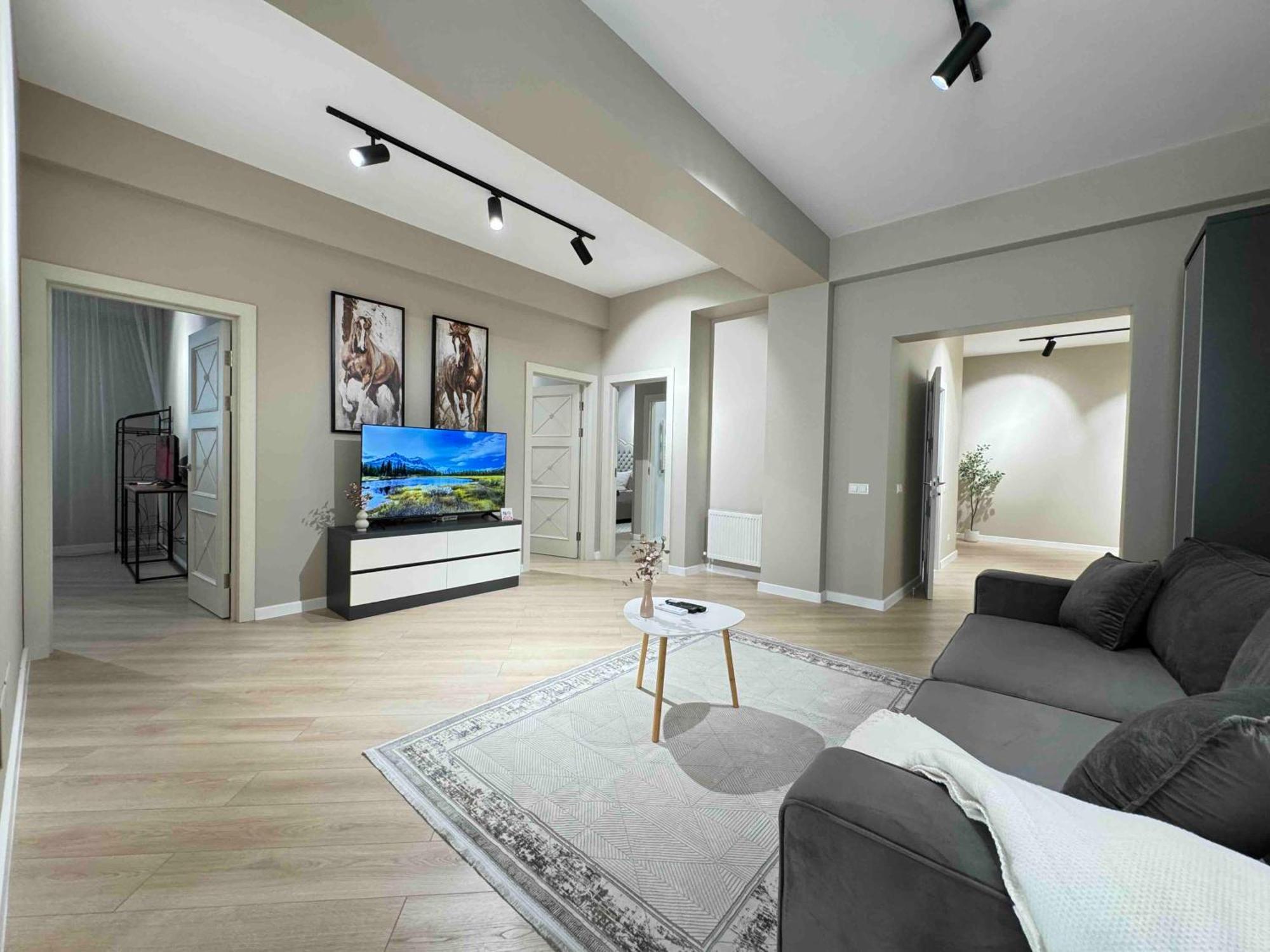 Rentnow Modern Business Apartment With 3 Bedrooms In Centre Кишинев Екстериор снимка