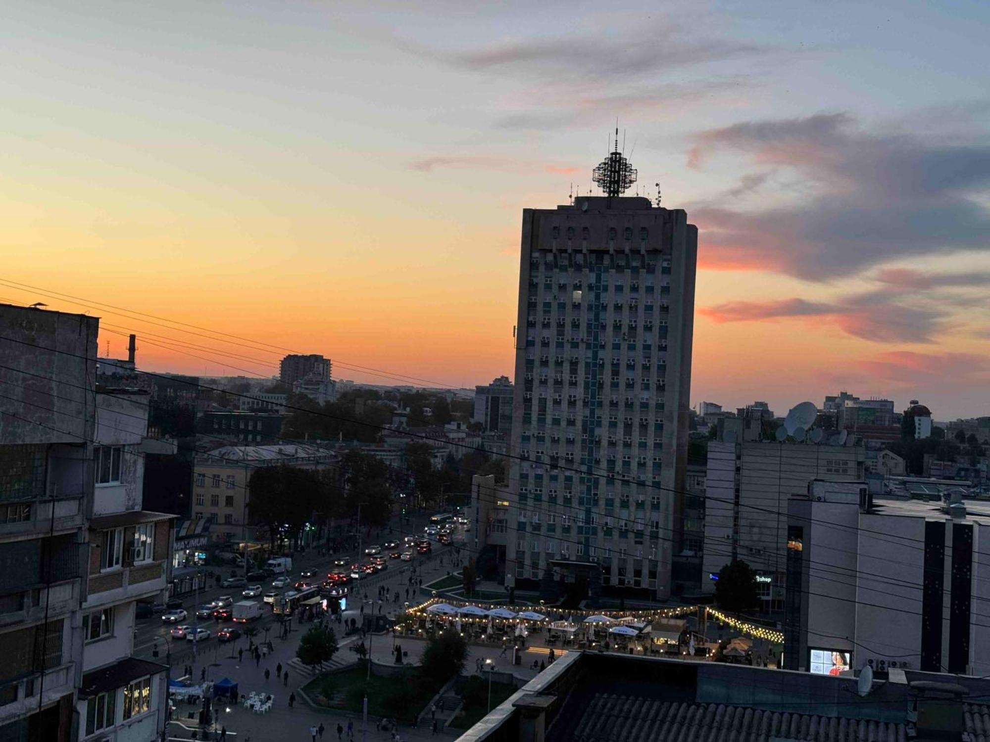 Rentnow Modern Business Apartment With 3 Bedrooms In Centre Кишинев Екстериор снимка